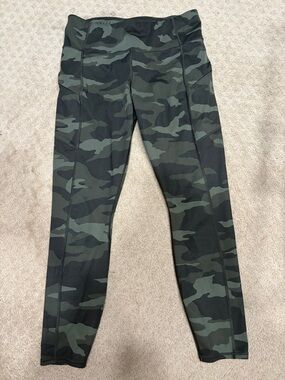 Athleta Green & Black Camo Contender 7/8 Tight